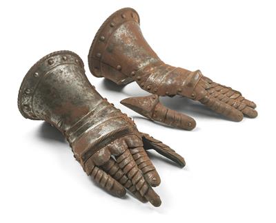 Handschuhpaar zu einer Renaissance-Rüstung, - Historische Waffen, Uniformen, Militaria