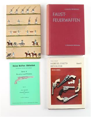 Konvolut von 3 Büchern und 1 Broschüre: - Historische Waffen, Uniformen, Militaria