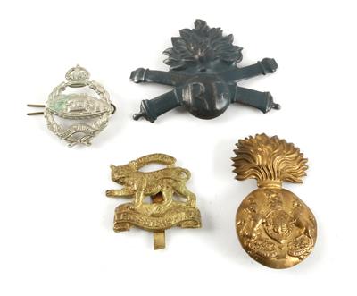 Konvolut von 3 'Cap-badges' und einem Helmabzeichen - Armi d'epoca, uniformi e militaria