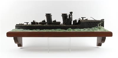 Metallenes Schiffsmodell des 'Großen Torpedobootes der dt. kaiserl. Kriegsmarine' (S-909-Klasse) um 1914, - Antique Arms, Uniforms and Militaria
