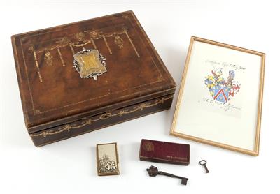 Prunkvolle, lederbezogene Holzkassette aus freiherrlichem Besitz, - Antique Arms, Uniforms and Militaria