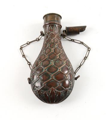 Pulverflasche aus Bronzeblech, - Antique Arms, Uniforms and Militaria