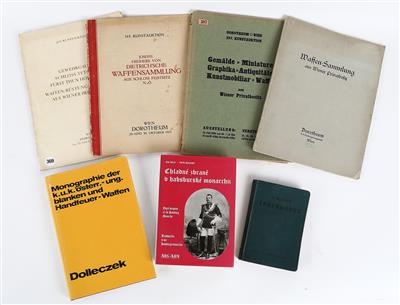 Konvolut von 2 waffenkundlichen Fachbüchern und 5 Dorotheum-Katalogen: - Historische Waffen, Uniformen, Militaria