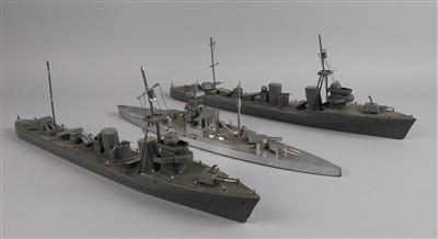 Konvolut von 3 Kriegsschiffen: - Antique Arms, Uniforms and Militaria