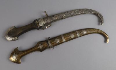 2 marokkanische Krummdolche, - Antique Arms, Uniforms and Militaria