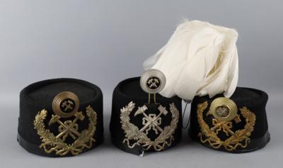 Konvolut von 3 Bergmannskappen aus schwarzen Filzstoff, - Armi d'epoca, uniformi e militaria