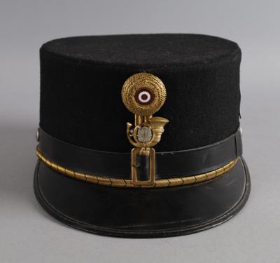 Schwarze steife Kappe M33 für Offiziere des 1. Österr. Bundesheeres, - Antique Arms, Uniforms and Militaria