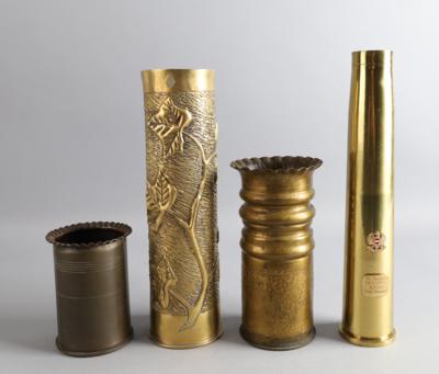 Konvolut von 4 Vasen bzw. Aufstellgefäßen, - Armi d'epoca, uniformi e militaria
