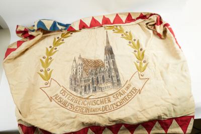 Fahne des 'Österreichischen Spar- u. Aushilfsverein ehemaliger Deutschmeister' - Historische Waffen, Uniformen & Militaria