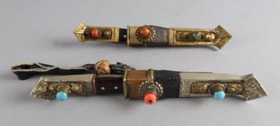 2 tibetische Dolche, - Antique Arms, Uniforms and Militaria