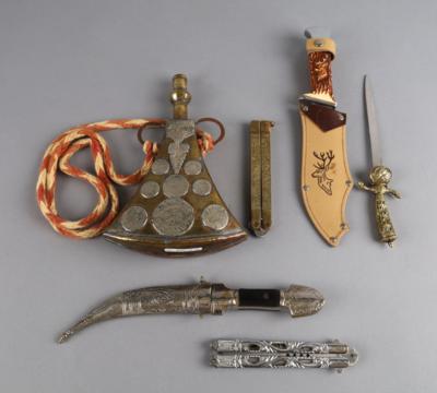 Konvolut, 6 Stück: - Antique Arms, Uniforms and Militaria