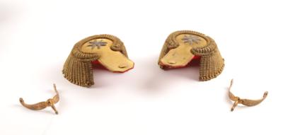 Paar goldene Epauletten für einen Angehörigen des Souveränen Malteserordens, - Armi d'epoca, uniformi e militaria