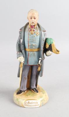 Farbige Porzellanstatuette, darstellend den k. u. k. Feldmarschall Radetzky, - Antique Arms, Uniforms & Militaria