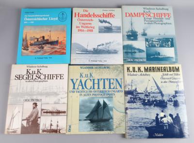 Konvolut Bücher zum Thema Kriegsmarine/Marine, Handelsschifffahrt, Segelschifffahrt, Yachten, 10 Stück: - Armi d'epoca, uniformi e militaria