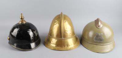 Konvolut von 3 Helmen: - Historische Waffen, Uniformen & Militaria