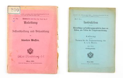 2 Hefte: - Historische Waffen, Uniformen und Militaria