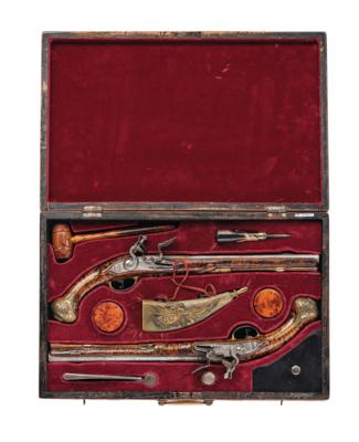 Steinschloss-Pistolenpaar in Kassette, - Antique Arms, Uniforms and Militaria
