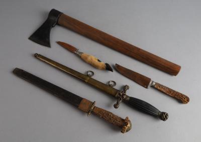 Konvolut, 5 Stück: - Antique Arms, Uniforms and Militaria