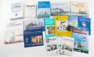 Konvolut von 8 Büchern und 9 Broschüren zum Thema k. u. k. Kriegsmarine, - Historische Waffen, Uniformen und Militaria