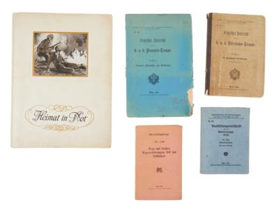K. u. k. Armee: Konvolut von 1 Buch und 4 Ausbildungsvorschriften: - Antique Arms, Uniforms and Militaria