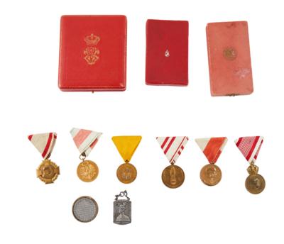 Konvolut von Orden und Ehrenzeichen, meist k. u. k. Monarchie, - Antique Arms, Uniforms and Militaria