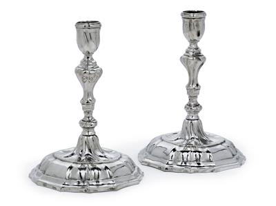 Paar Augsburger Kerzenleuchter, - Silber