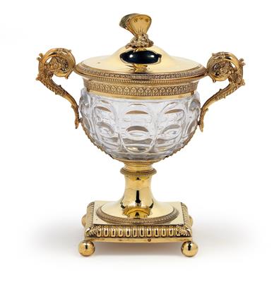 A lidded bowl from Paris, - Stříbro