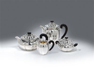 A tea- and coffee service from Germany, - Argenti