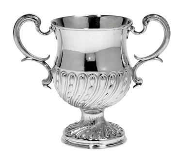 A George III. cup with handle, from London, - Stříbro