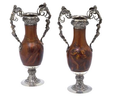 A pair of vases, - Stříbro