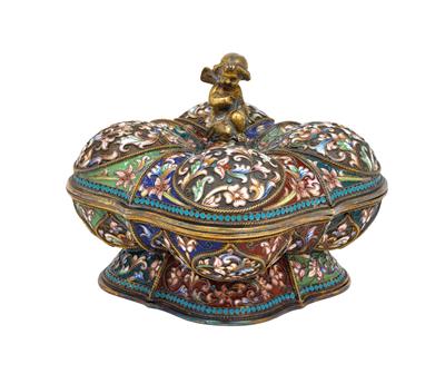 A cloisonné lidded box from Russia, - Stříbro