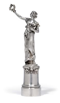 A female statuette in the manner of antiquity, with victor's laurels, - Silver