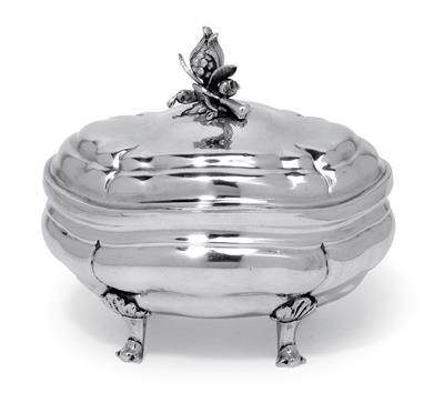 A Rococo lidded box from Augsburg, - Silver