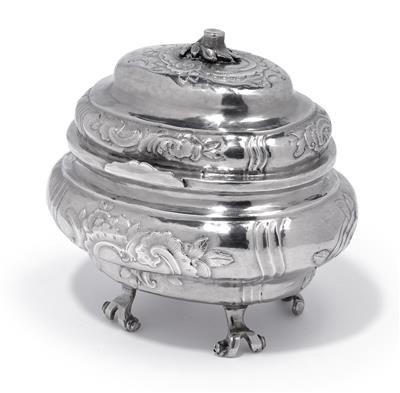 A lidded box from Moscow, - Stříbro