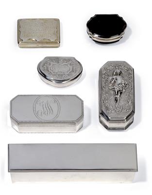 A collection of  lidded boxes and snuffboxes, - Silver