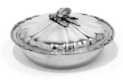 A lidded tureen from Italy, - Stříbro