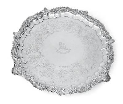 A William IV. footed platter from London, - Argenti