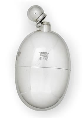 A Dutch pocket flask with cup, - Stříbro