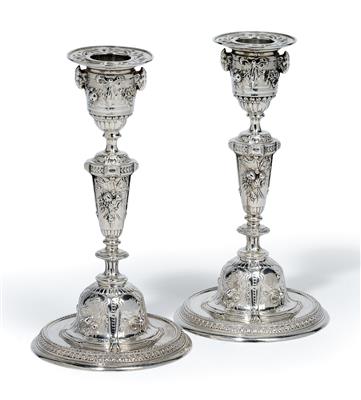 A pair of candleholders from France, - Argenti