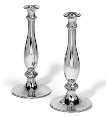 Paar Wiener Biedermeier Kerzenleuchter, - Silber und Russisches Silber