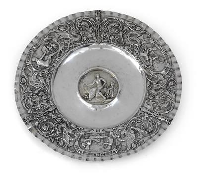 A Historism Period salver, - Argenti e Argenti russo