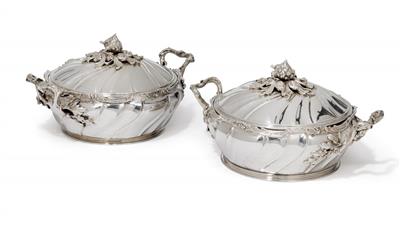 A pair of lidded tureens from Germany, - Argenti e Argenti russo