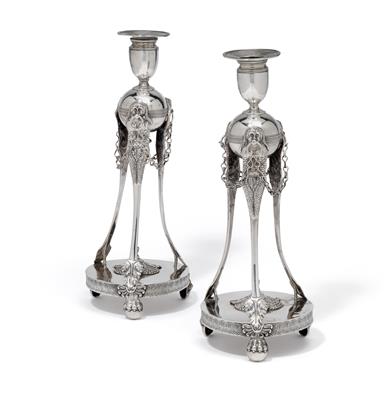 Paar spanische Kerzenleuchter, - Silber und Russisches Silber