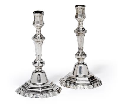 A pair of candleholders from Spain, - Stříbro a Ruské stříbro