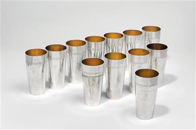 12 wine beakers from Vienna, - Argenti e Argenti russo