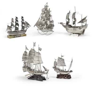 5 verschiedene Segelschiffe, - Silber