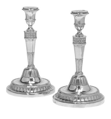 Paar römische Kerzenleuchter, - Silber und Russisches Silber