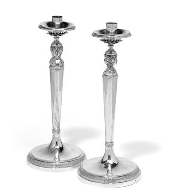 Paar römische Kerzenleuchter, - Silber und Russisches Silber