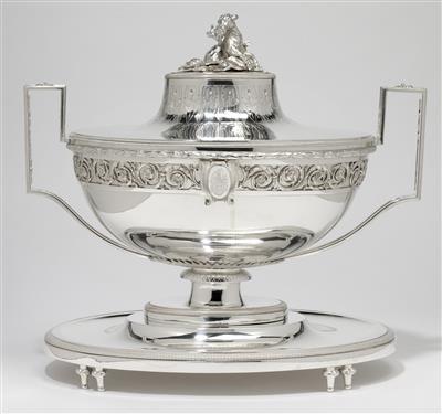 A neoclassical lidded tureen from Paris, - Argenti e Argenti russi