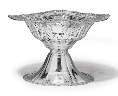 A centrepiece bowl from Vienna, - Argenti e Argenti russi